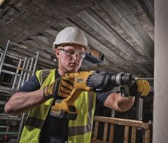 Dewalt Dch133M1 Profesyonel Şarjlı Sds-Plus Kırıcı/Delici 2.6J 18Volt/4.0Ah Li-İon